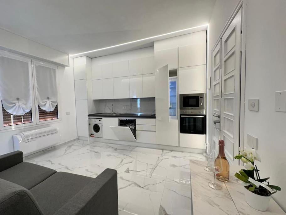Suite Aurora Luxury In The Center Of Sanremo Exteriör bild